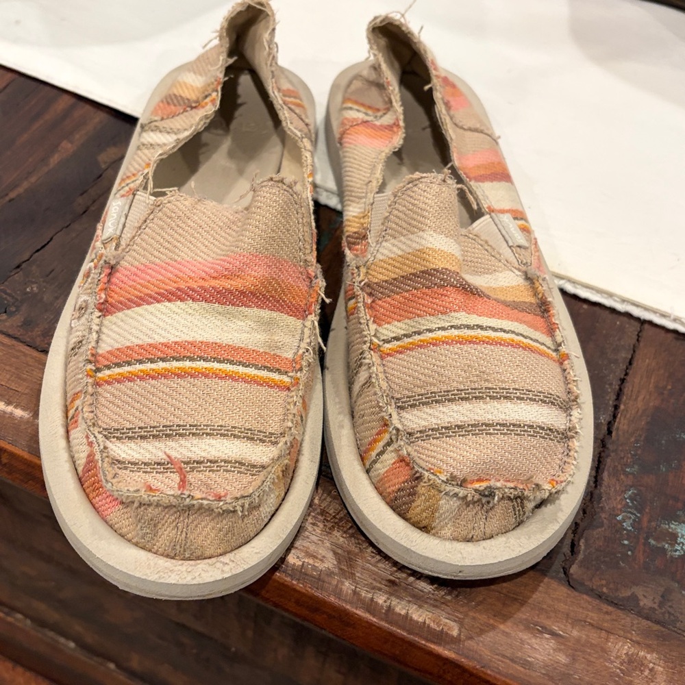 Striped girls Sanuks